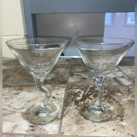 Set  of two Vintage Glass squiggle wavy Z shaped crocked steam martini glasses - Picture 8 of 15